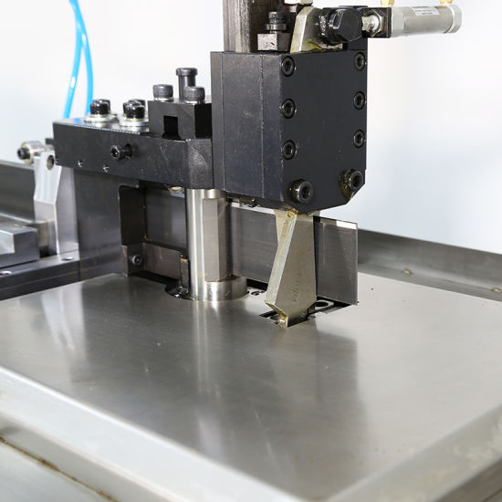 La machine à cintrer automatique de feuille de règle en acier de haute précision pour meurent la lame