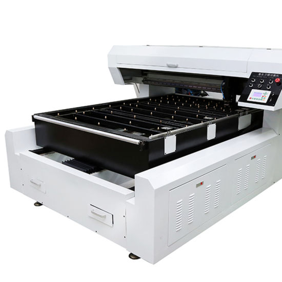 Machine à cintrer automatique pour matrices en acier